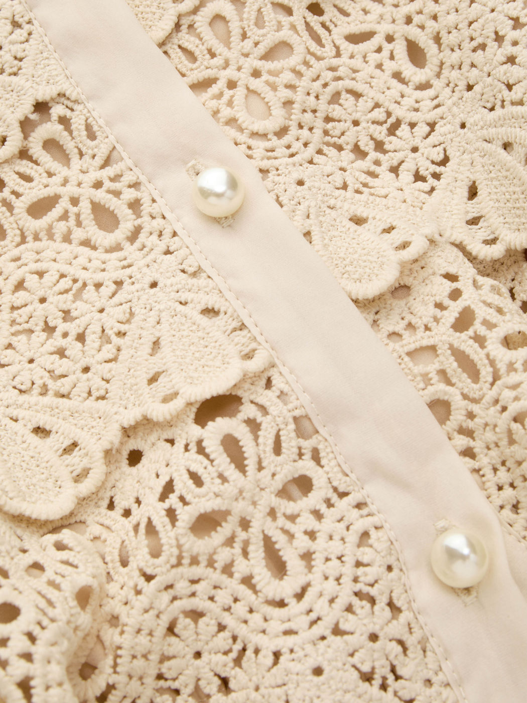 Vestido Celeste - Longo com Renda Escultural e Detalhes de Pérola