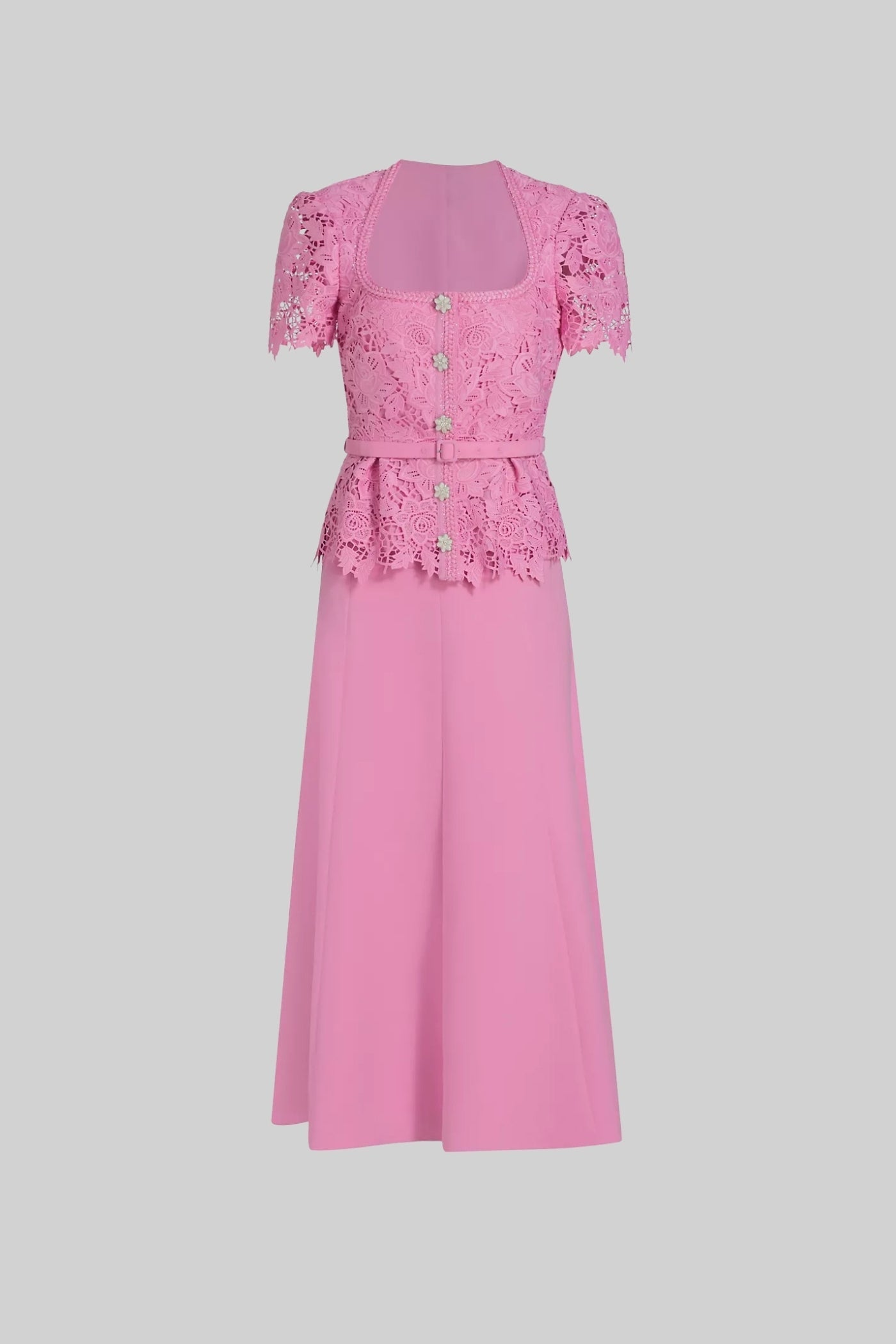 Conjunto Rosé Élise - Camisa em Renda Floral e Saia Lisa com Cinto