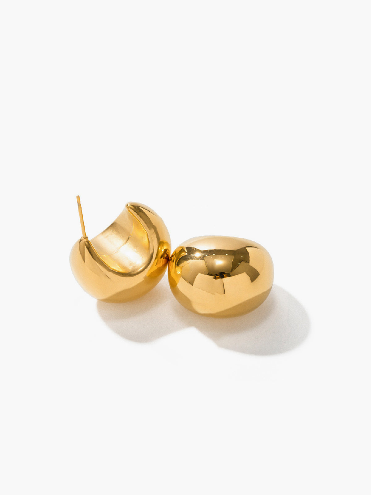 Brinco Gota Contemporânea - Argola Oval Polida com Acabamento Escultural