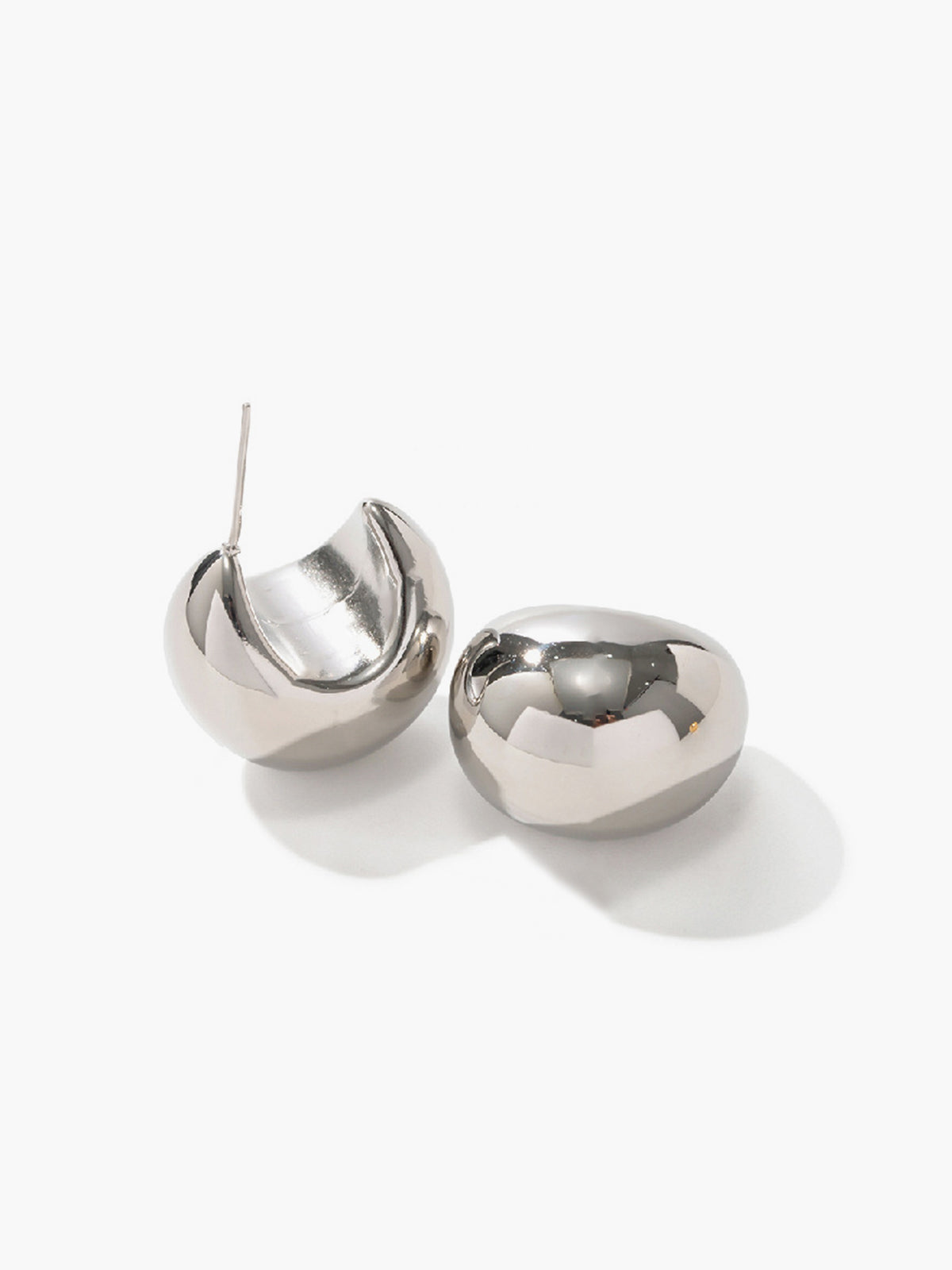 Brinco Gota Contemporânea - Argola Oval Polida com Acabamento Escultural