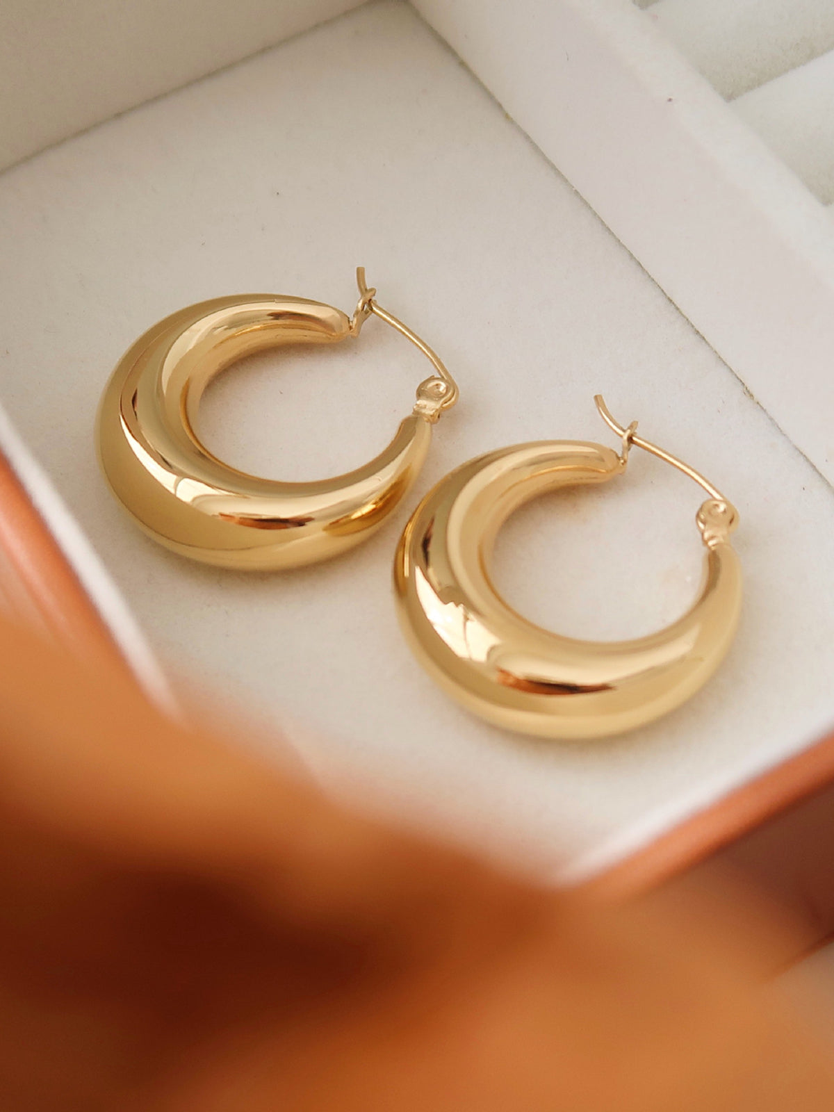 Brinco Gold Dome - Argola Abaulada com Acabamento Polido