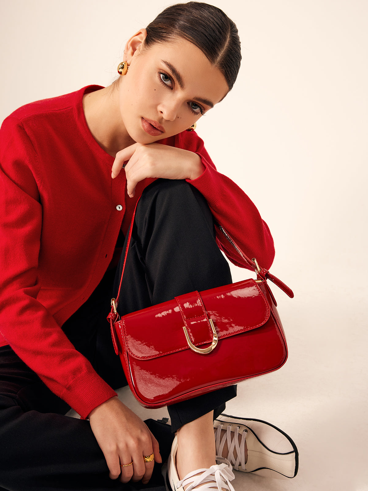 Bolsa Crisna - Estrutura Elegante com Acabamento Brilhante