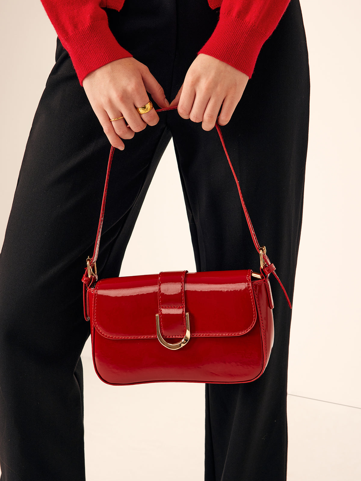 Bolsa Crisna - Estrutura Elegante com Acabamento Brilhante