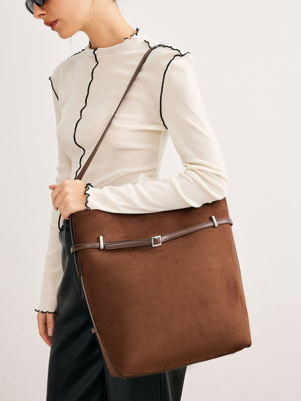 Bolsa Suede - Alça com Fivela e Acabamento Estruturado