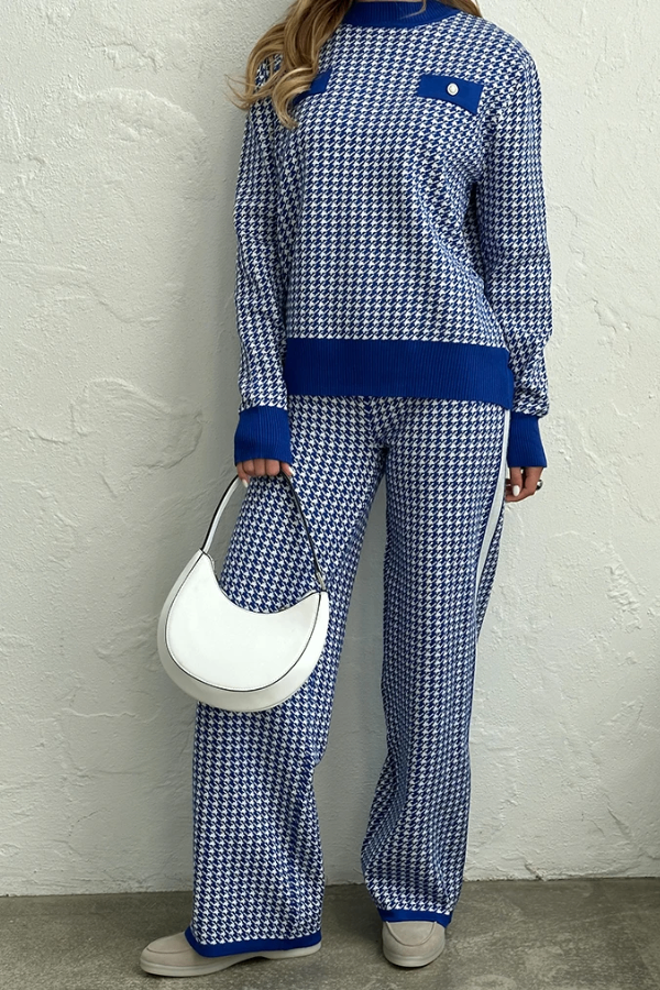 Conjunto Amélia - Tricô com Botões Decorativos e Modelagem Reta (2 peças)