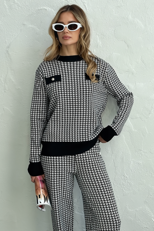 Conjunto Amélia - Tricô com Botões Decorativos e Modelagem Reta (2 peças)