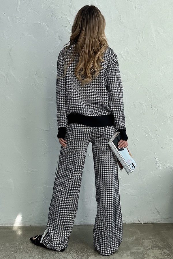 Conjunto Amélia - Tricô com Botões Decorativos e Modelagem Reta (2 peças)
