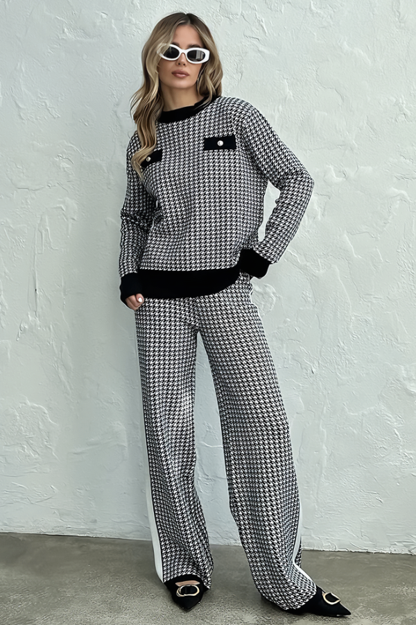 Conjunto Amélia - Tricô com Botões Decorativos e Modelagem Reta (2 peças)