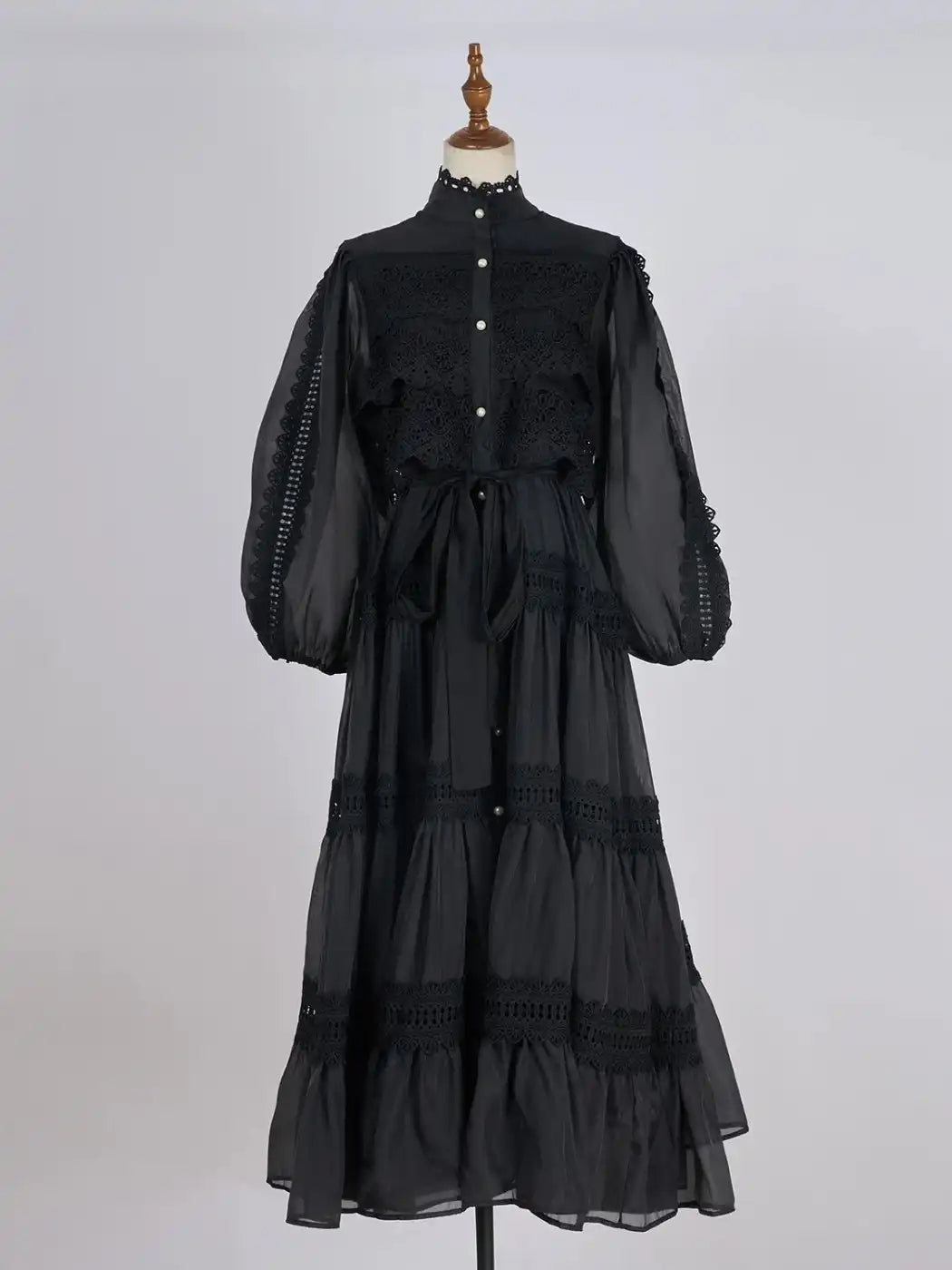 Vestido Celeste - Longo com Renda Escultural e Detalhes de Pérola