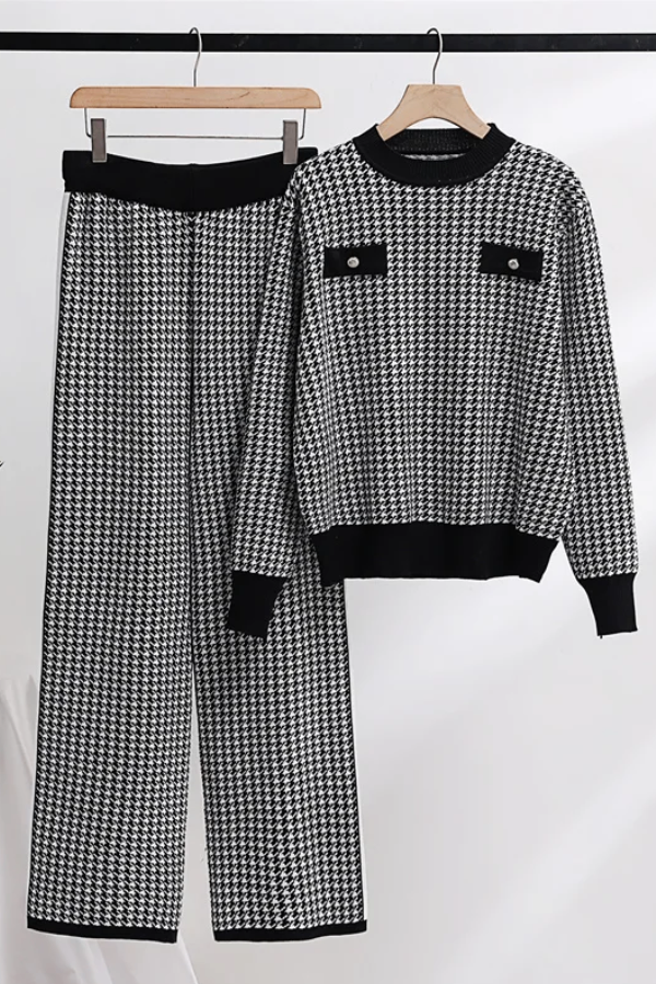 Conjunto Amélia - Tricô com Botões Decorativos e Modelagem Reta (2 peças)