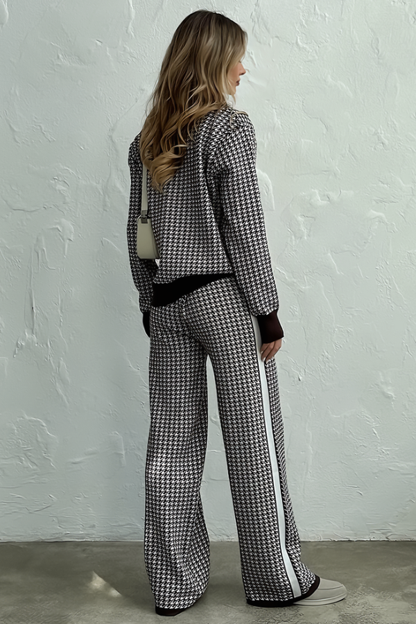 Conjunto Amélia - Tricô com Botões Decorativos e Modelagem Reta (2 peças)