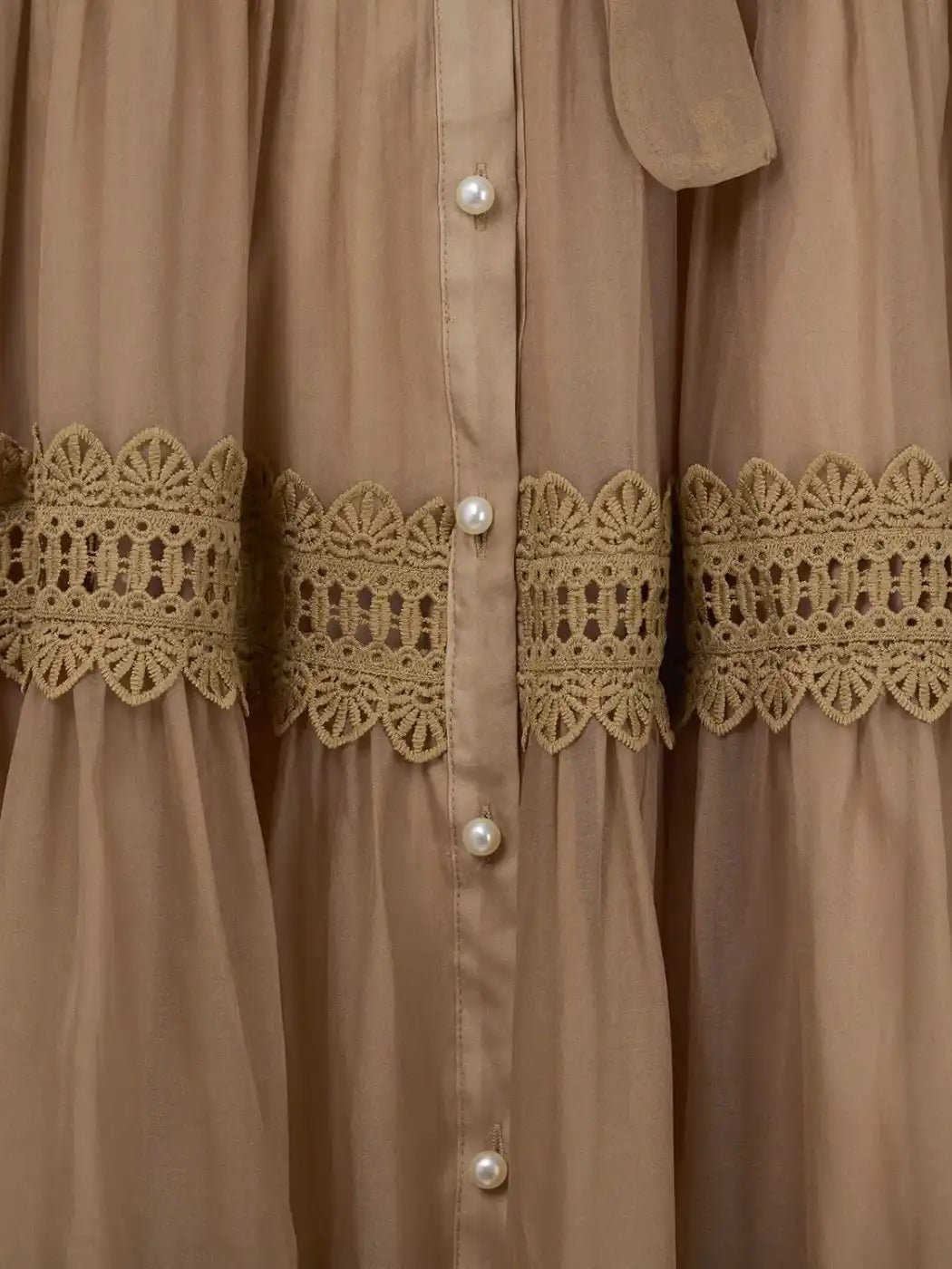 Vestido Celeste - Longo com Renda Escultural e Detalhes de Pérola