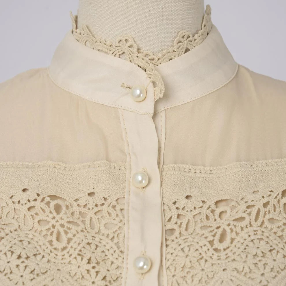 Vestido Celeste - Longo com Renda Escultural e Detalhes de Pérola